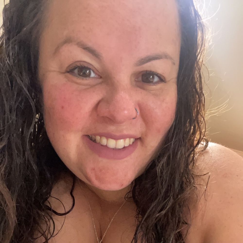 Mom to Teen | Wife 6 yrs | Age 40 | Full-Time Reseller | College ’26 | Sparkly